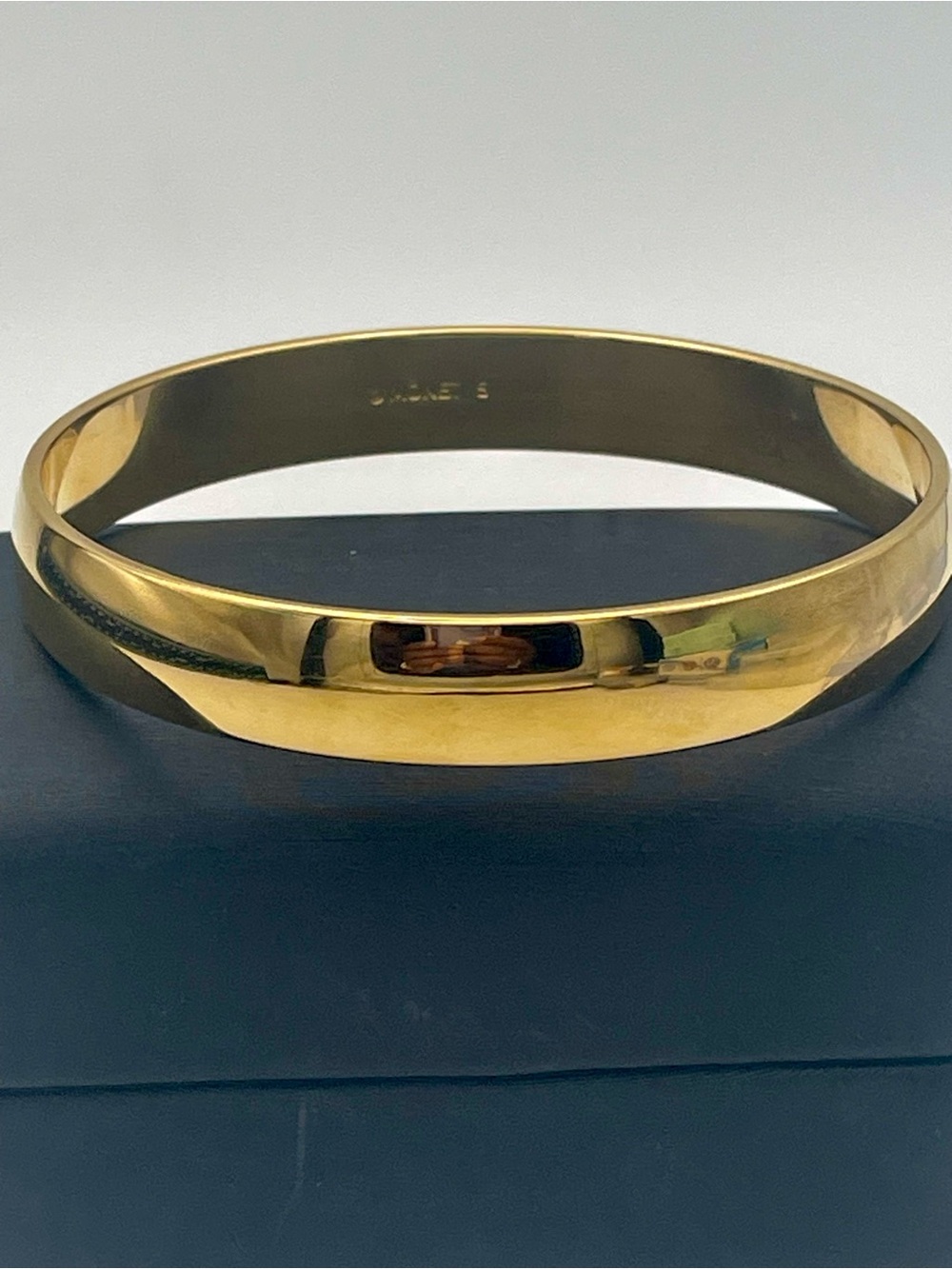 Vintage Monet Gold-Tone Polished Bangle Bracelet. Sz 7 1/2 inches